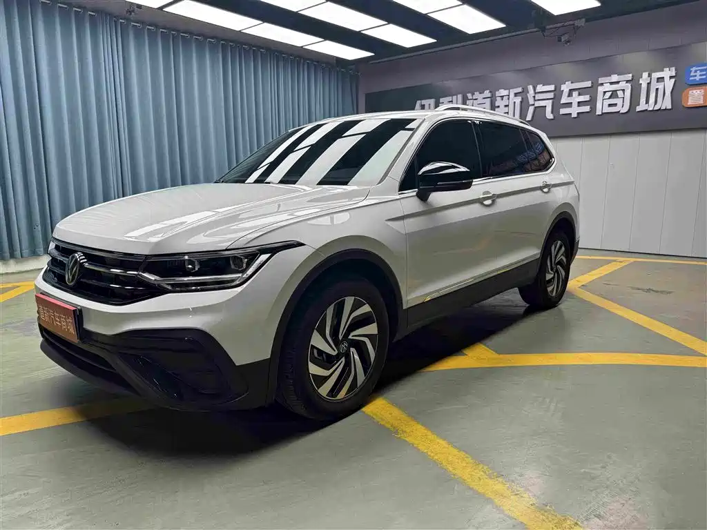 Volkswagen Tiguan L 2024 — фото 1