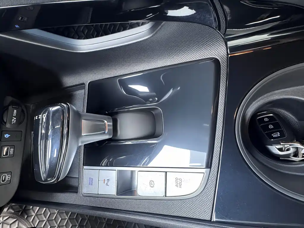 Hyundai Elantra 2023 — фото 13
