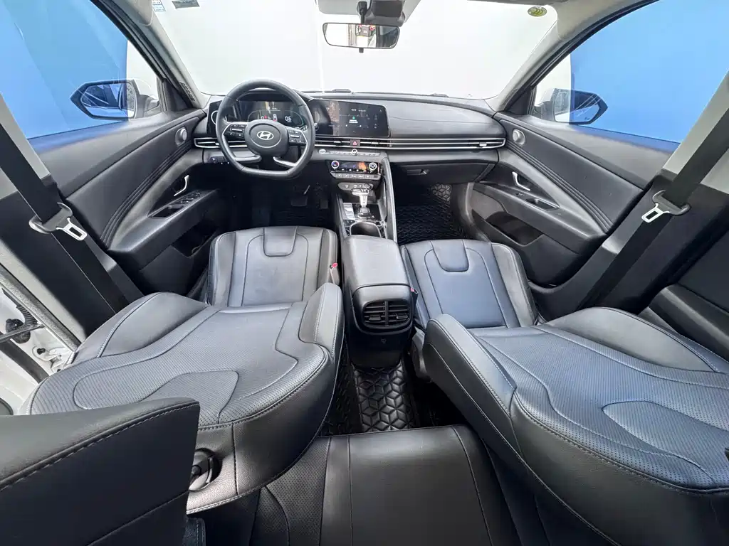 Hyundai Elantra 2023 — фото 22