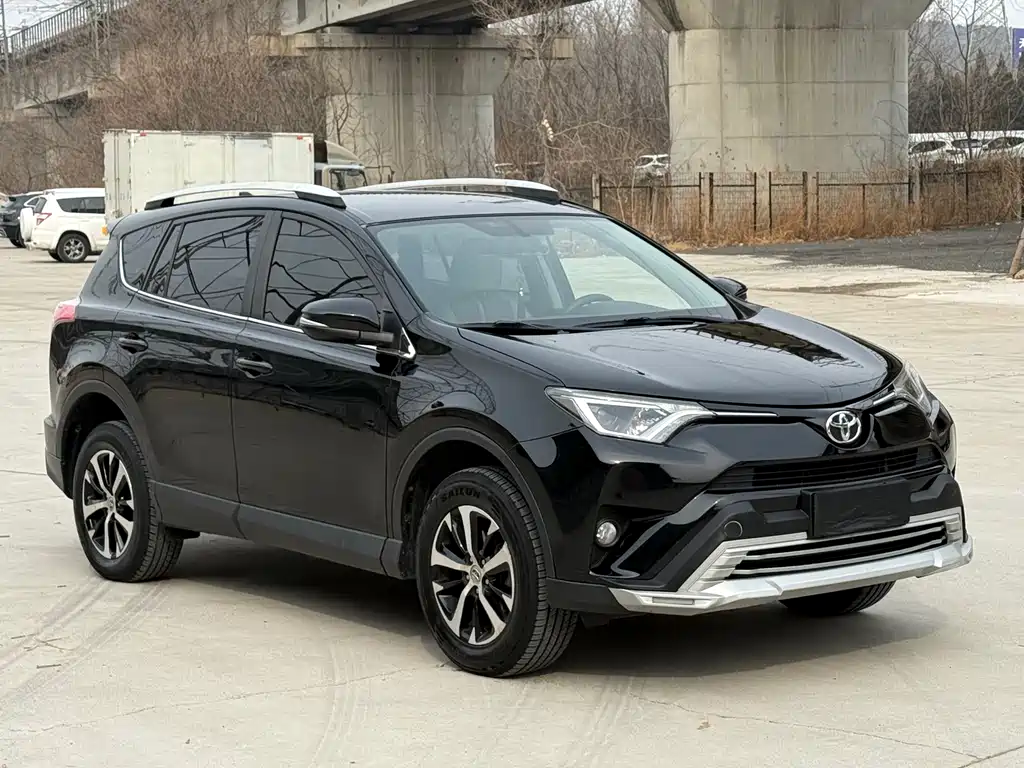 Toyota RAV4 2017 — фото 3