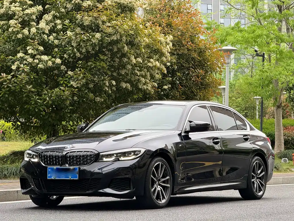 BMW 3 Series 2021 — фото 1