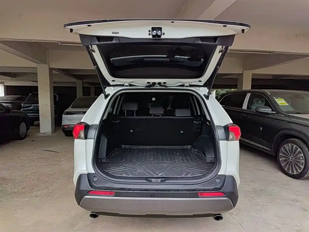 Toyota RAV4 2022 — фото 19