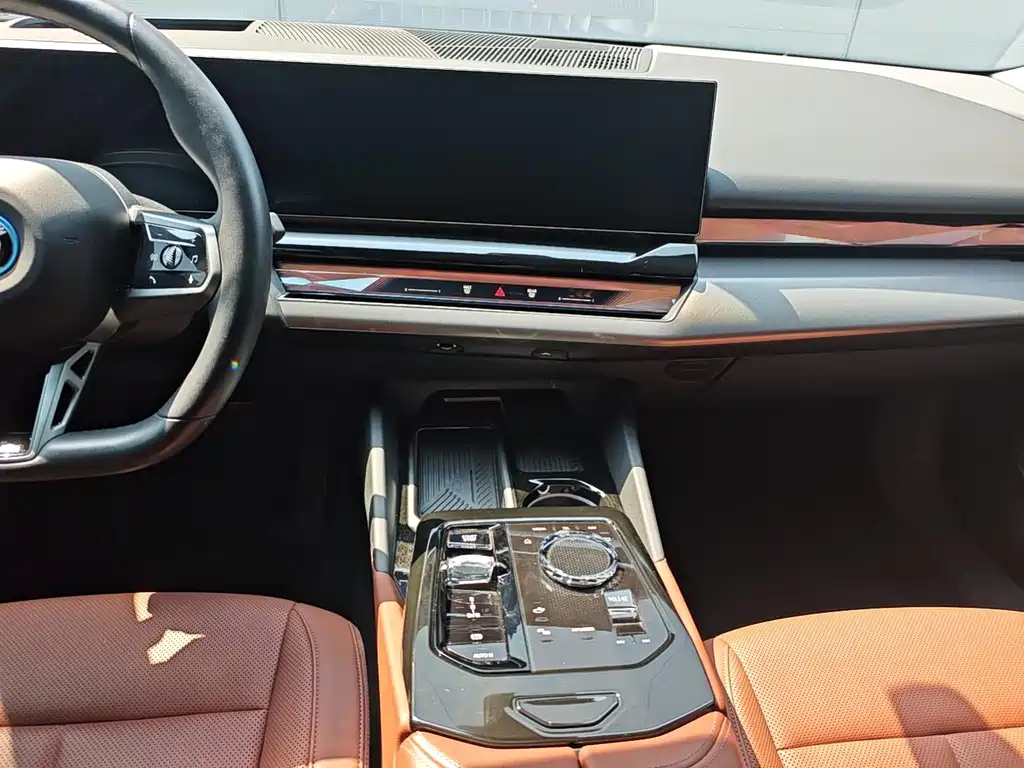 BMW i5 2025 — фото 13