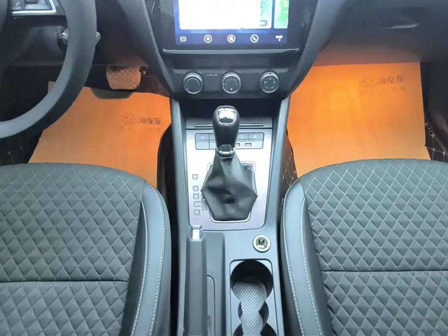 Skoda Octavia 2020 — фото 16