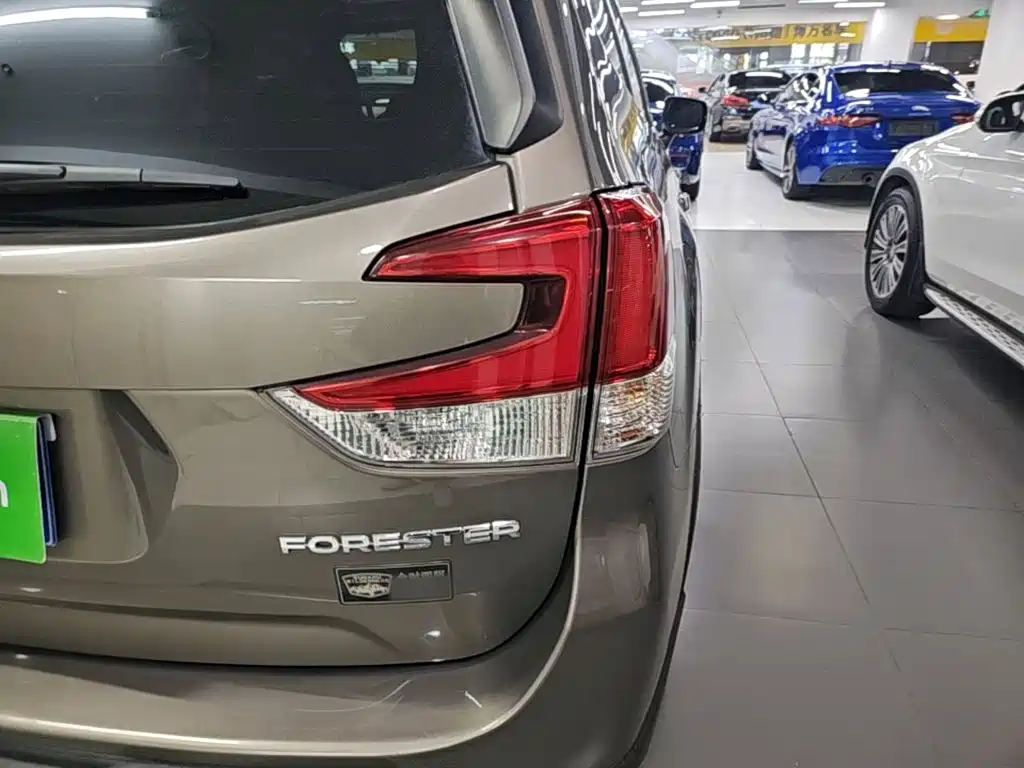 Subaru Forester 2021 — фото 8