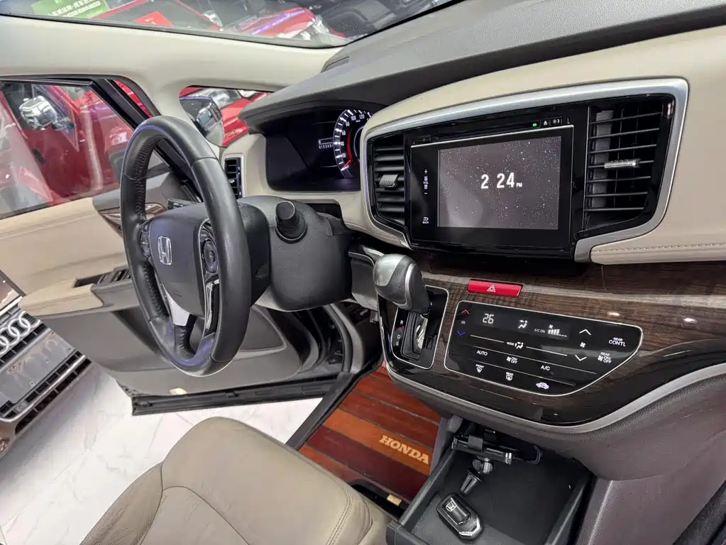 Honda Odyssey 2016 — фото 14