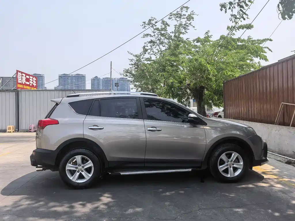 Toyota RAV4 2014 — фото 10
