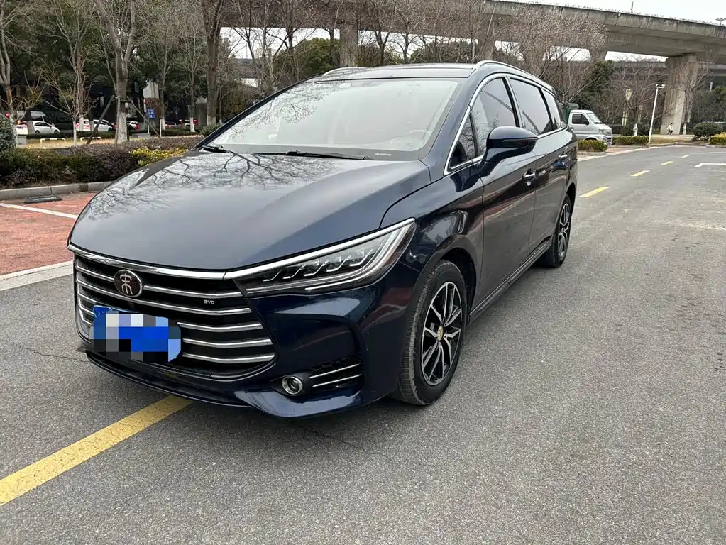 BYD MAX 2018