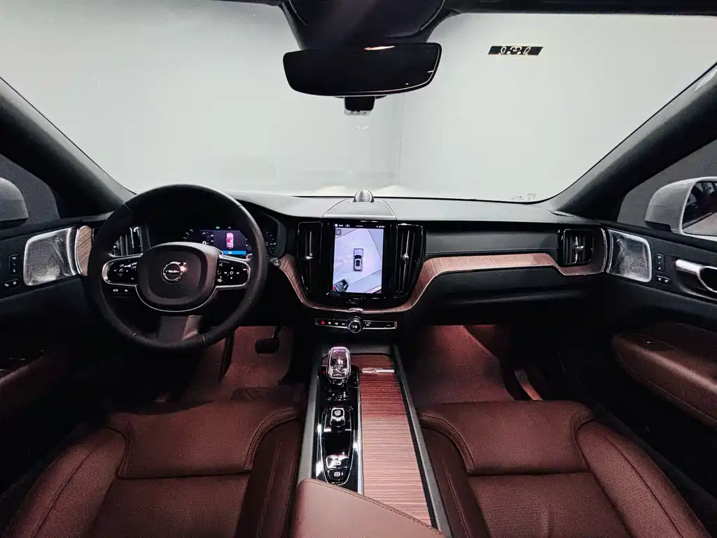 Volvo XC60 PHEV 2023 — фото 11