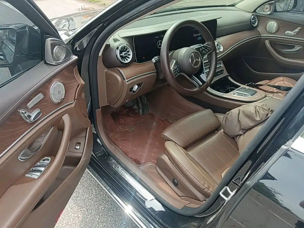 Mercedes-Benz E-Class 2022 — фото 16