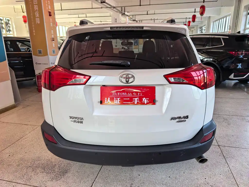 Toyota RAV4 2015 — фото 5