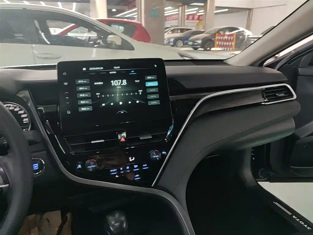 Toyota Camry 2021 — фото 10