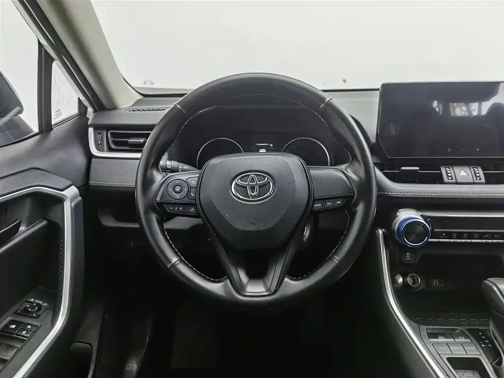 Toyota Wildlander 2023 — фото 11