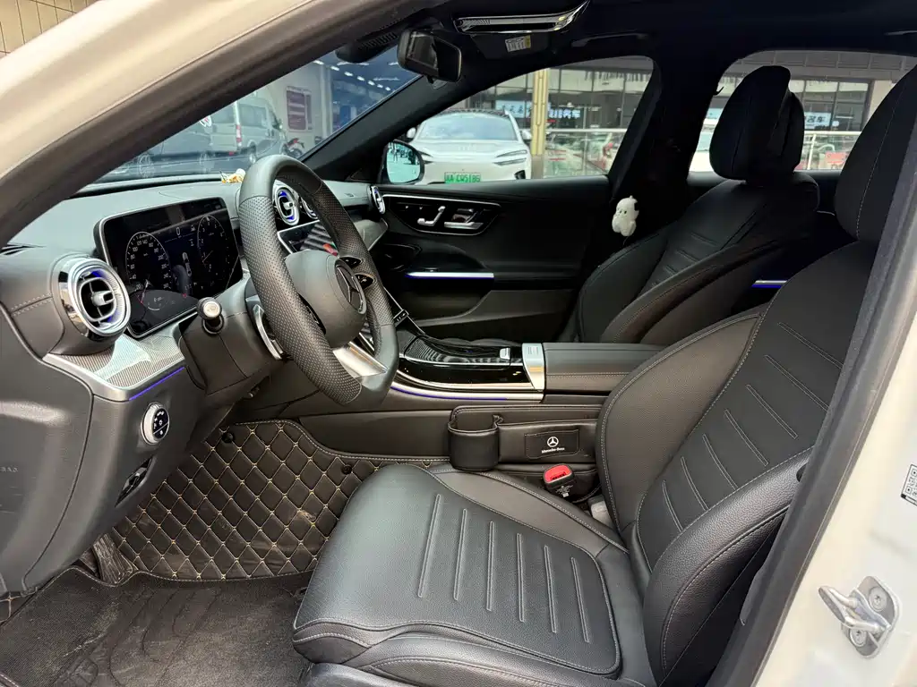 Mercedes-Benz C-Class 2025 — фото 13