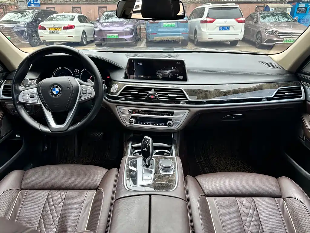 BMW 7 Series 2017 — фото 6