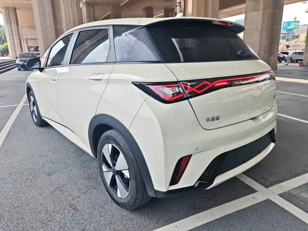 BYD Dolphin 2023