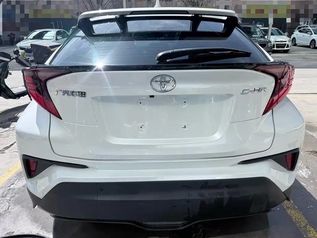 Toyota C-HR 2023 — фото 18