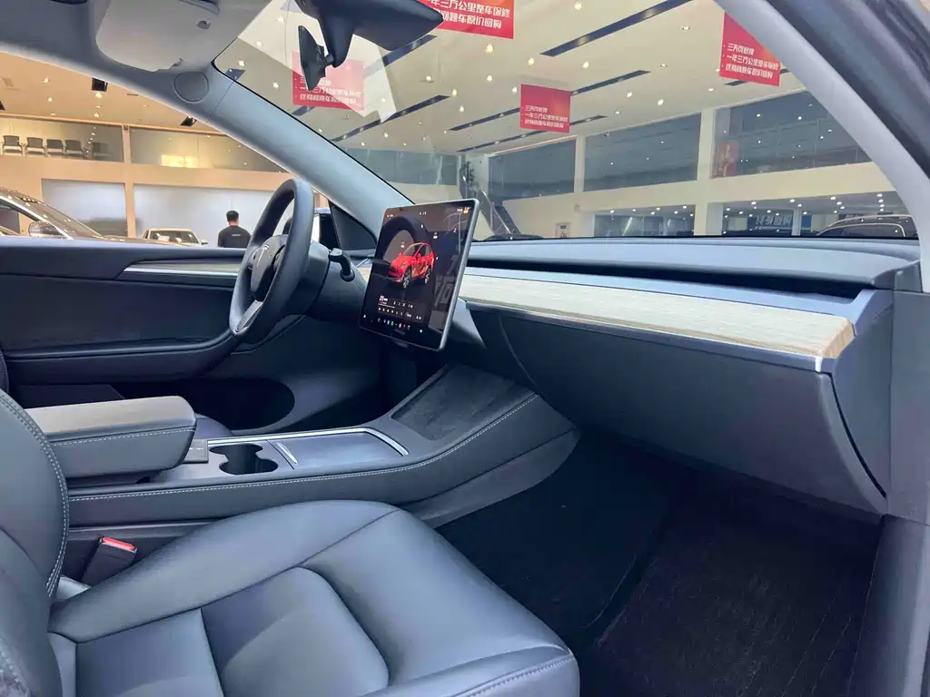 Tesla Model Y 2023 — фото 16