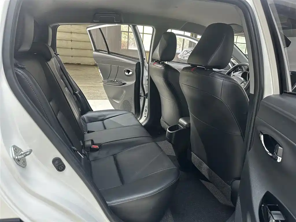 Toyota Yaris L 2022 — фото 20