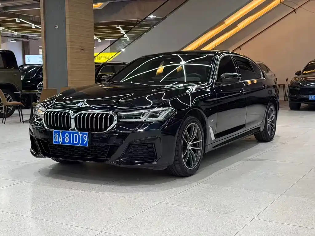 BMW 5 Series 2022 — фото 10