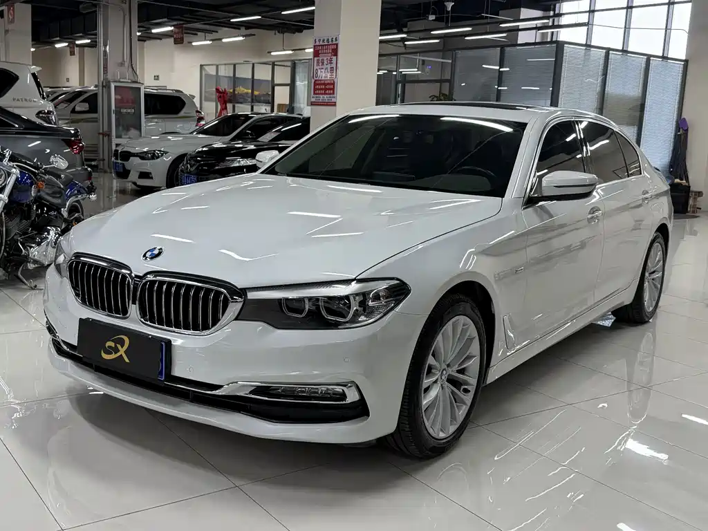 BMW 5 Series 2018 — фото 1