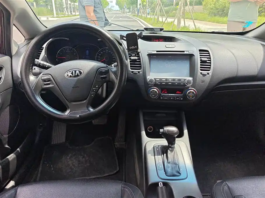 Kia K3 2014 — фото 11