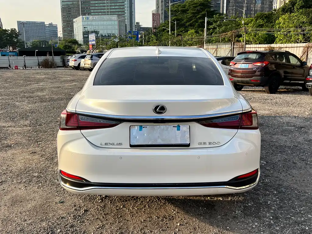 Lexus ES 2019 — фото 5