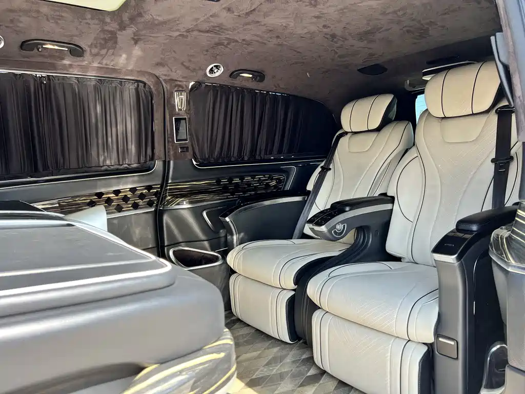 Mercedes-Benz V-Class 2021 — фото 11