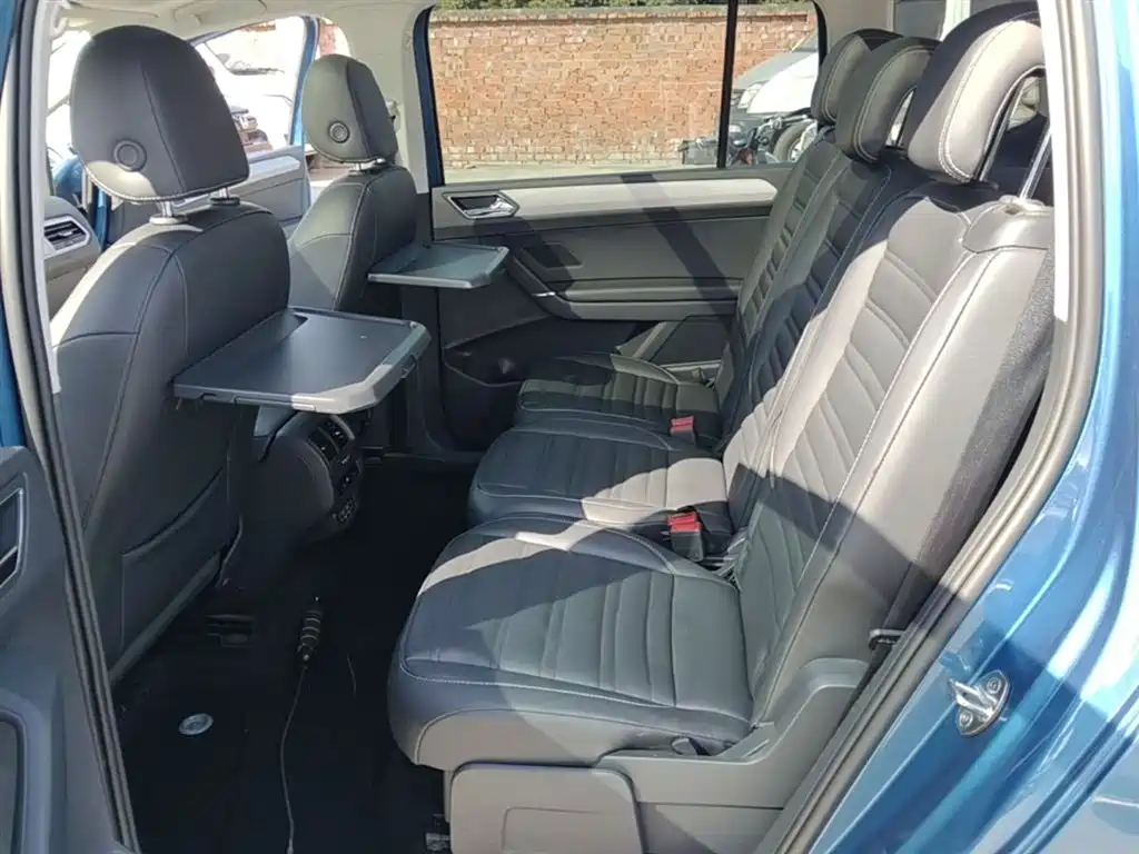 Volkswagen Touran 2019 — фото 17