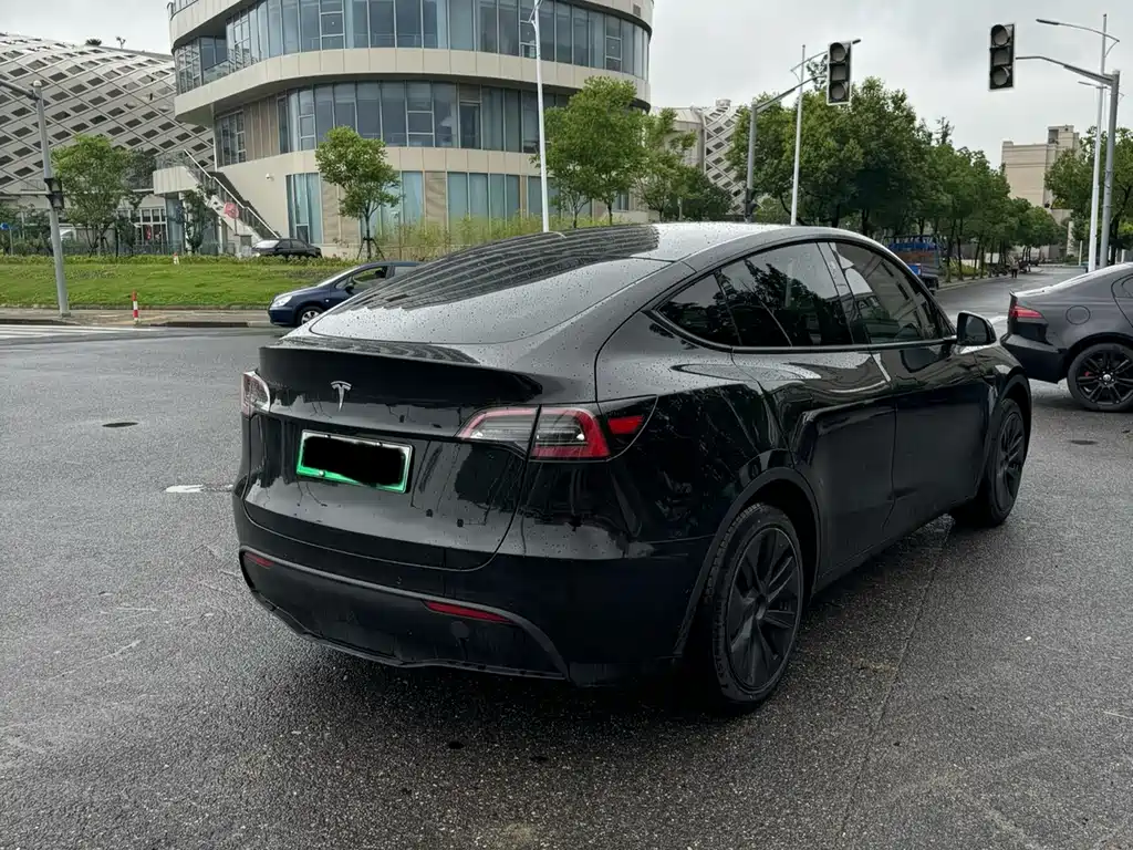 Tesla Model Y 2022 — фото 13