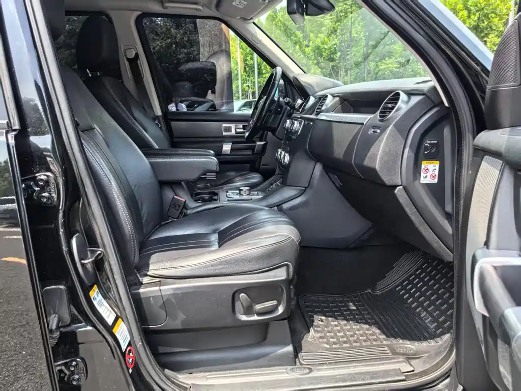 Land Rover Discovery 2017 — фото 10