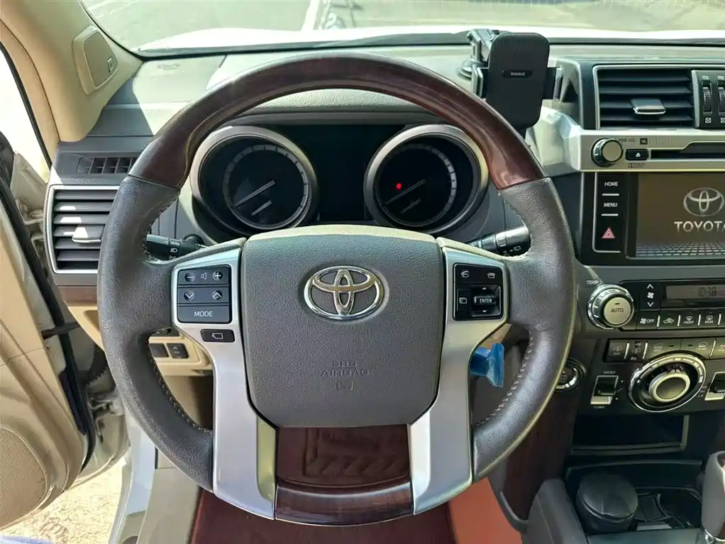 Toyota Prado 2016 — фото 11