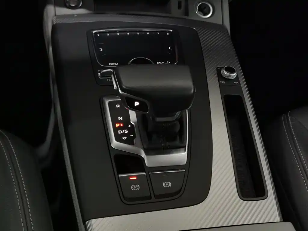 Audi Q5L 2019 — фото 13