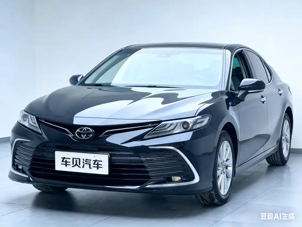 Toyota Camry 2022 — фото 1
