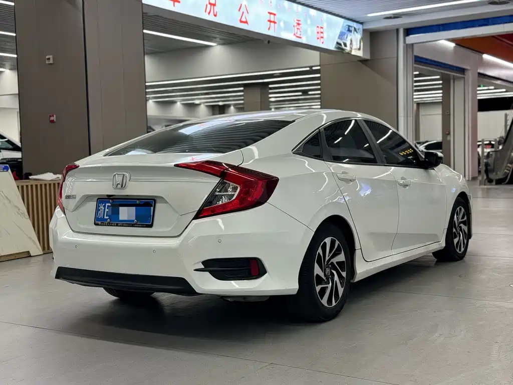 Honda Civic 2018 — фото 7