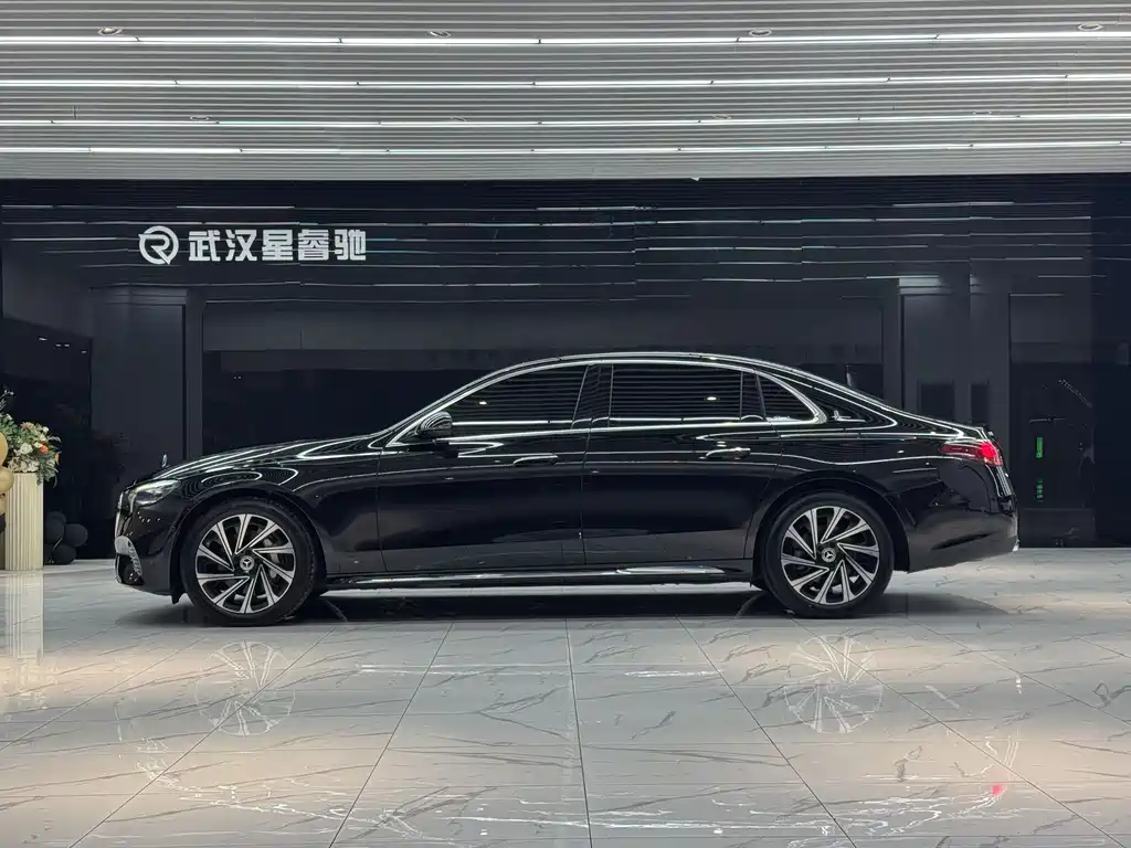 Mercedes-Benz E-Class 2024