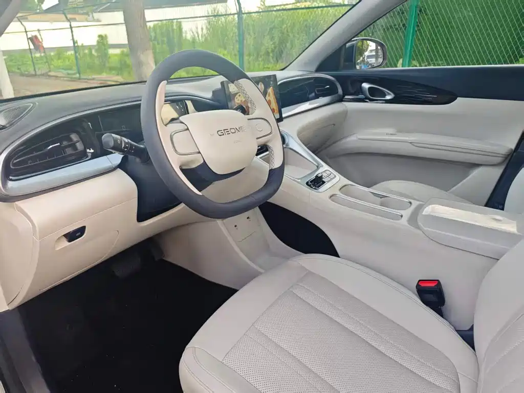 Geely Galaxy Starwish 2025 — фото 8