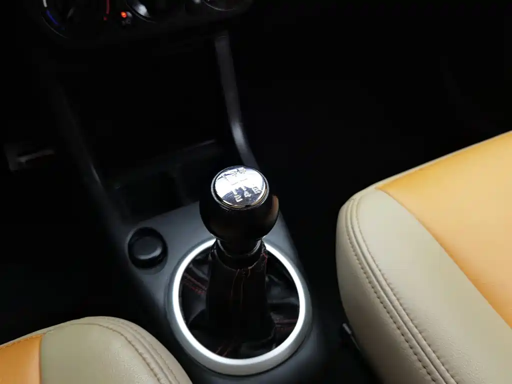 Suzuki Swift 2013 — фото 13