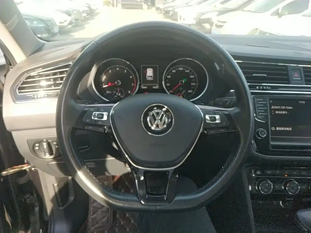 Volkswagen Tiguan L 2017 — фото 11