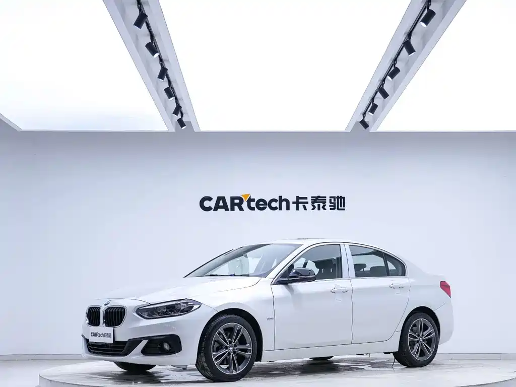 BMW 1 Series 2018 — фото 1