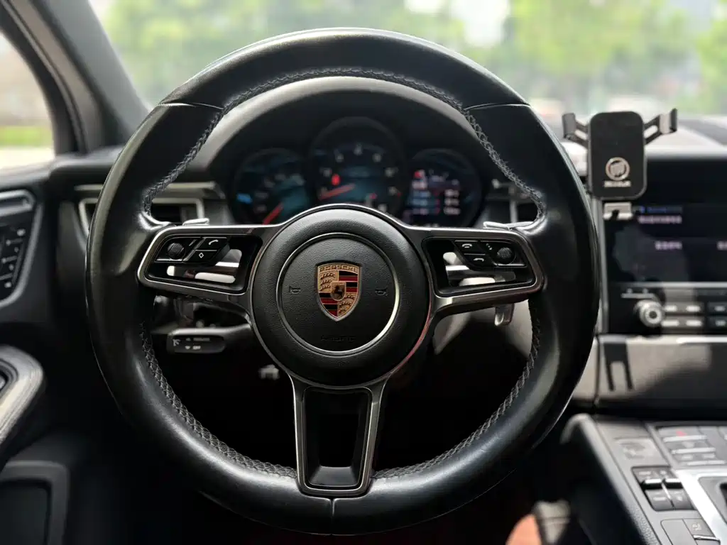 Porsche Macan 2017 — фото 11