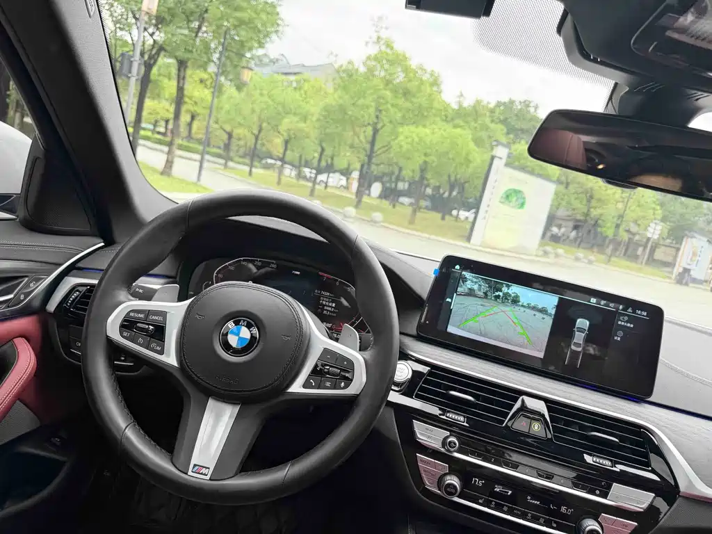 BMW 5 Series 2022 — фото 11