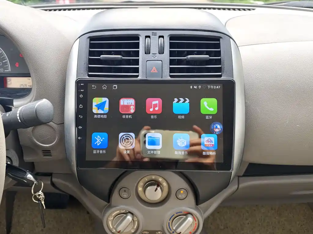 Nissan Sunny 2012 — фото 14