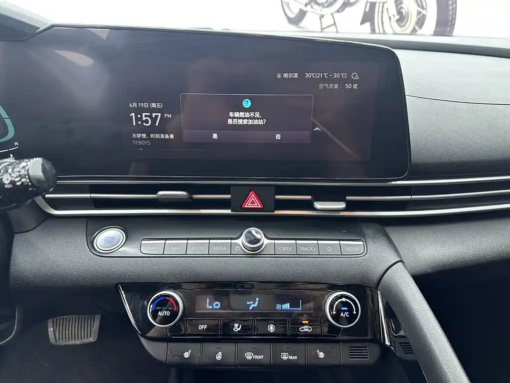 Hyundai Elantra 2023 — фото 12