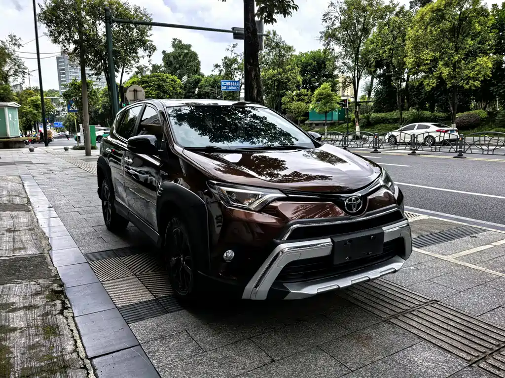 Toyota RAV4 2019 — фото 3
