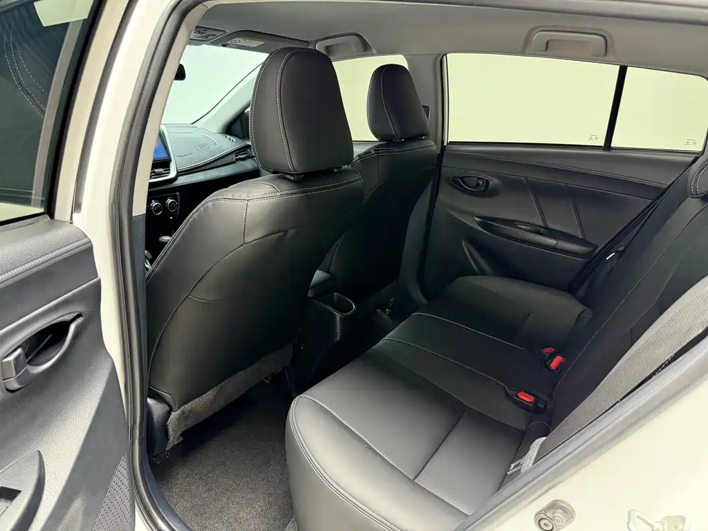 Toyota Yaris L 2022 — фото 11