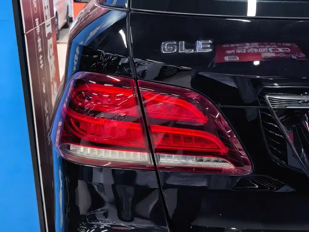 Mercedes-Benz GLE 2018 — фото 11