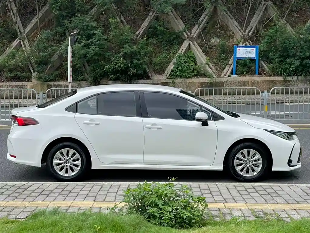 Toyota Corolla 2023 — фото 16
