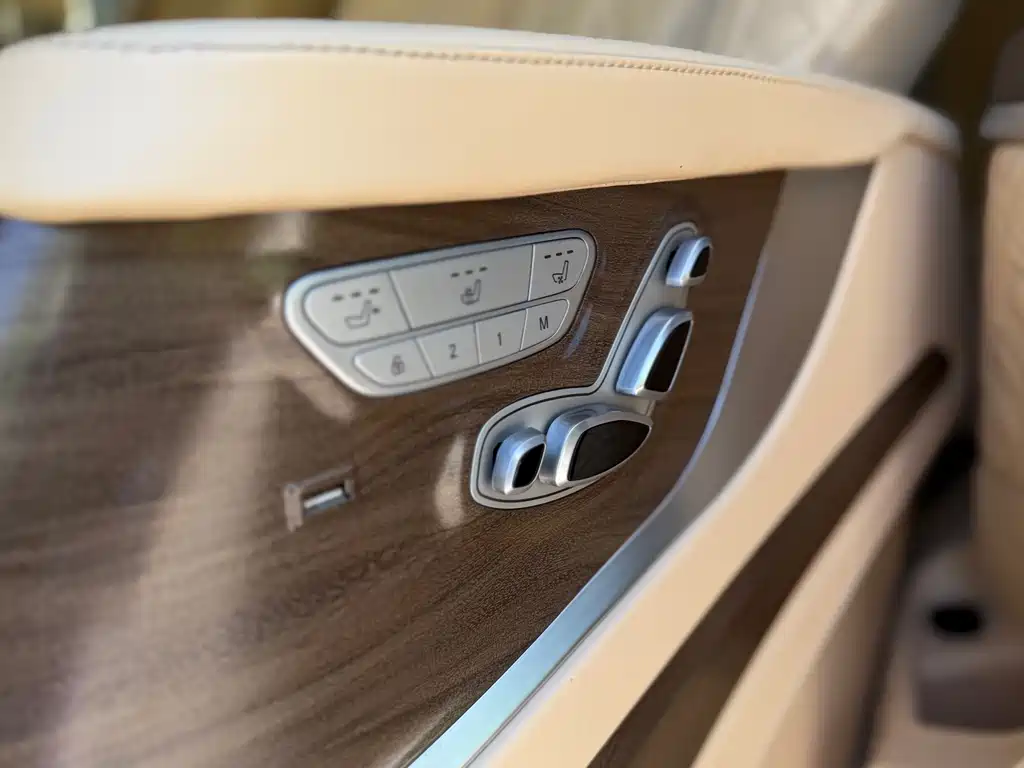 Mercedes-Benz V-Class 2022 — фото 13