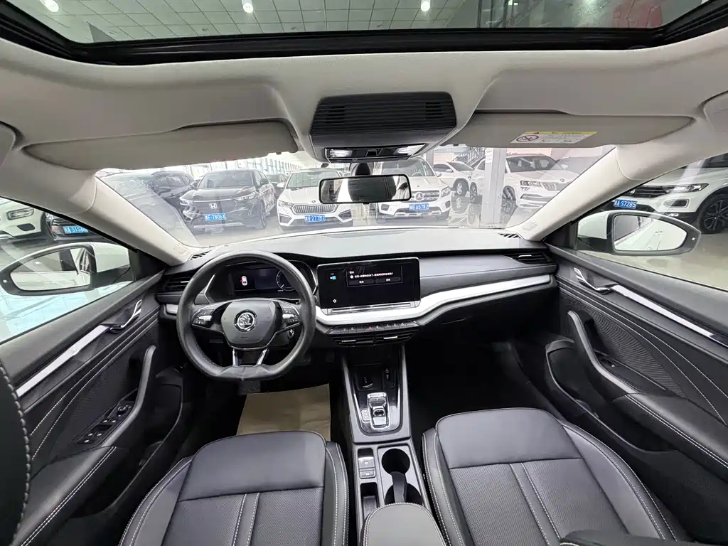 Skoda Octavia 2023 — фото 10